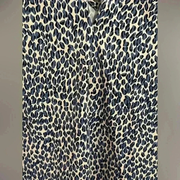 J. McLaughlin Keyhole Twist Neck Blue Cheetah Print Catalina Cloth Blouse - Picture 4 of 8